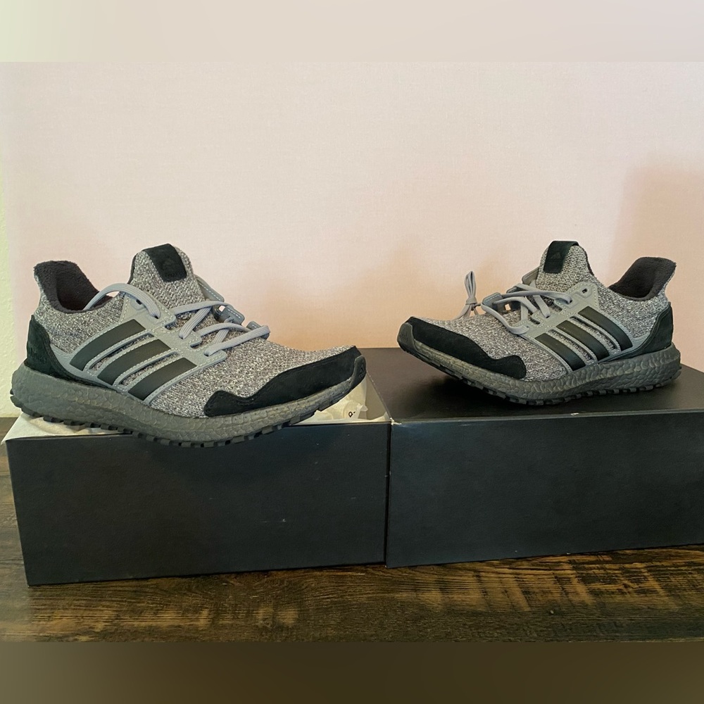 Adidas Game of Thrones - limited addition - House Stark running shoes